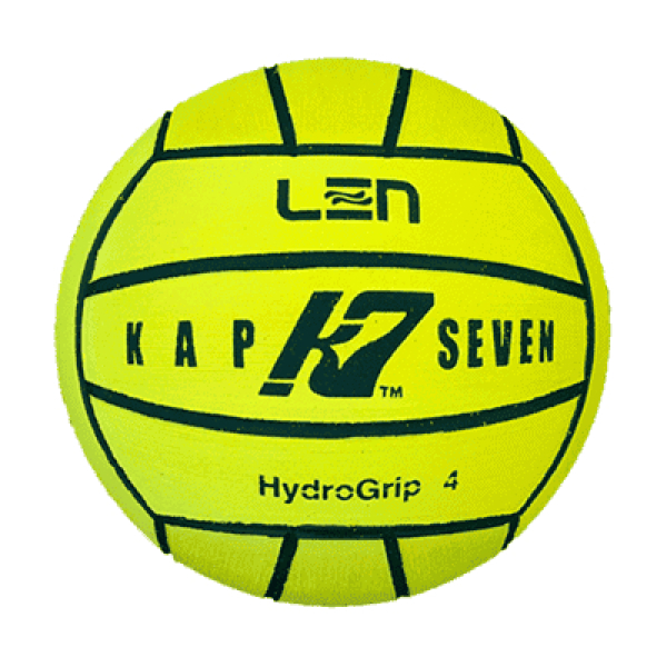 A Bola Polo Aquático Mulher Kap-7 Len foi especialmente concebida para treinos diários ou para jogos profissionais de pólo aquático. Esta bola possui uma superfície de borracha HydroGrip que permite uma aderência perfeita durante os jogos. Este composto é registado e patenteado, e não há outra marca ou fabricante que utilize esta mesma aderência na bola. Estas bolas são utilizadas durante competições profissionais e a KAP7 é a bola oficial de muitos eventos e torneios internacionais Cada bola de pólo aquático foi testada por profissionais antes da produção.