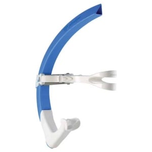 Tubo de Snorkel Phelps Focus de mergulho, apresenta um design exclusivo e de perfil baixo, especialmente projetado para oferecer máximo conforto e durabilidade aos nadadores. O snorkel permite que os praticantes se concentrem inteiramente na técnica e na posição adequada do corpo, eliminando a necessidade de realizar movimentos para respirar.