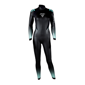 O Fato de Águas Abertas e Triatlo Mulher Phelps Aquaskin Full Suit é um fato de mergulho de triatlo ultraleve e durável, projetado com a tecnologia Thermo-Guard para fornecer o máximo de calor e proteção contra o sol. O Fato de Águas Abertas e Triatlo Mulher Phelps Aquaskin Full Suit é fabricado com um neoprene ultrafino que oferece total liberdade de movimentos como um maiô tradicional, mas com o benefício adicional de manter a temperatura do corpo na água. Ao manter os músculos centrais aquecidos, a roupa de mergulho Aquaskin ajuda a reduzir as cãibras para que você possa maximizar seu treino e passar mais tempo na água. Criado para nadadores de piscina e entusiastas de águas abertas de todas as idades e aptidões.