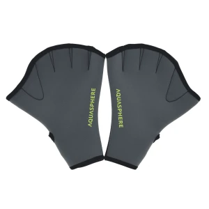 As Luvas de Natação Aquashpere é um acessório de treino de natação projetada para criar resistência à água para ajudá-lo a aumentar a força da parte superior do corpo ao nadar ou a praticar hidroginástica. Ele encaixa-se confortavelmente e fixa com segurança no pulso com velcro.