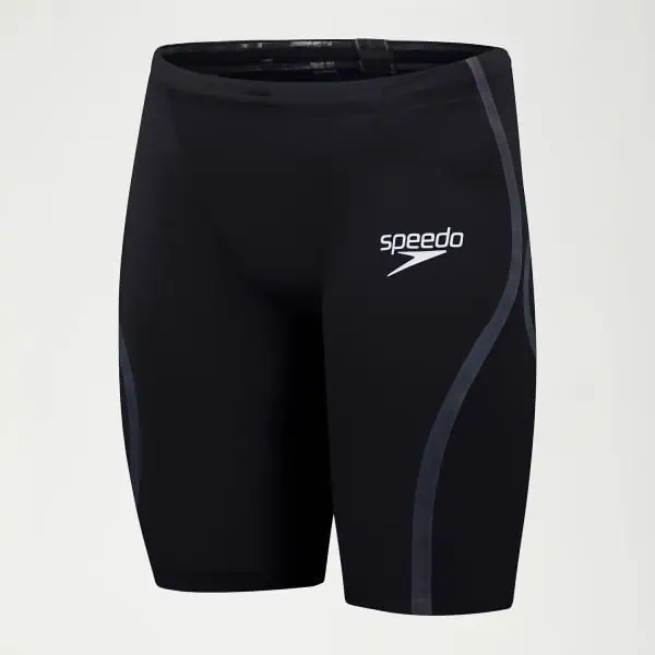 Apresentamos a mais recente evolução da nossa linha o Fato de Banho Competição Homem Speedo Fastskin LZR Pure Intent 2.0, desenvolvido por nadadores para nadadores. Ainda com camadas duplas compressivas e uma construção ergonómica das costuras projetada para conectar grupos musculares-chave para maior retorno de energia, a linha Intent 2.0 possui um novo acabamento duradouro repelente à água. As zonas de tecido texturizado visam a redução de arrasto para um desempenho ótimo, enquanto a construção de tecido triplo com costuras coladas foi projetada para permitir maior movimento. Com prendedores de perna de precisão e o nosso melhor cós, é projetado para reduzir a entrada de água. Este produto foi totalmente aprovado pela FINA.