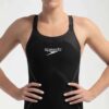 Apresentamos a mais recente evolução da nossa linha o Fato de Banho Competição Mulher Speedo Fastskin LZR Pure Intent 2.0, desenvolvido por nadadores para nadadores. Ainda com camadas duplas compressivas e uma construção ergonómica das costuras projetada para conectar grupos musculares-chave para um maior retorno de energia, a linha Intent 2.0 possui um novo acabamento duradouro repelente à água. Zonas de tecido texturizado visam a redução de arrasto, para que você obtenha o melhor desempenho em seu nado, enquanto a construção de tecido triplo com costuras coladas foi projetada para permitir maior movimento. Este produto foi totalmente aprovado pela FINA.