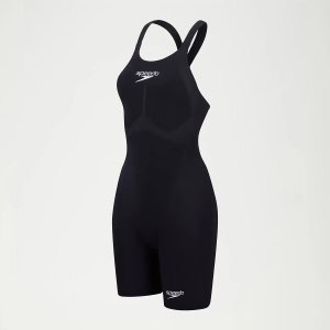 O Fato de Banho Competição Mulher Speedo Fastskin LZR Pure Valor 2.0 apresenta a mais recente evolução, desenvolvido por nadadores para nadadores. Feito de material leve com compressão moderada e construído para suportar uma maior amplitude de movimento. O Fato de Banho Competição Mulher Speedo Fastskin LZR Pure Valor 2.0 inclui uma costura interna compressiva na perna, projetada para um melhor suporte muscular, e possui um novo acabamento repelente à água de longa duração. A dupla camada ao redor dos abdominais oferece maior estabilidade do core, para que obtenha o melhor do seu nado. O design openback oferece liberdade de movimento e pode ser preferido por nadadores com costas arqueadas. Este produto foi totalmente aprovado pela FINA.