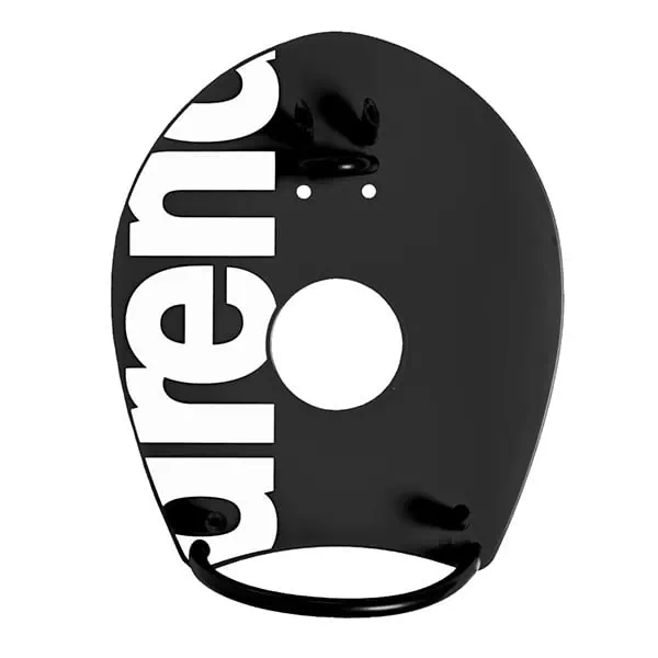 Melhora a sensação da tua braçada e a eficiência da puxada enquanto aumentas força e resistência com este dispositivo profissional. A Pala Treino Arena Elite Hand Paddle 2 foi atualizada com um novo sistema de cordas e uma gama de tamanhos ainda mais ampla para satisfazer as necessidades de mais nadadores. Esta ferramenta também oferece feedback sobre a técnica, tornando visíveis os defeitos para correção. Feitas de polipropileno resistente, com alças confortáveis de silicone, estas pás ostentam o nosso nome numa cor contrastante.