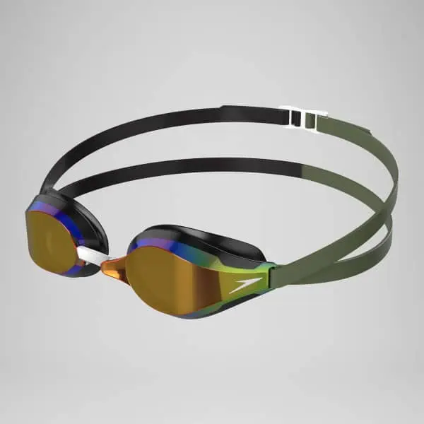 Foca no prémio. Esteja pronto para competir. Os icónicos Óculos de Natação Speedo Fastskin Speedsocket 2 Espelhado Aprovado World Aquatics evoluíram. Agora parte da família Fastskin, estes óculos mantêm o ajuste clássico do Speedsocket, mas oferecem uma visão periférica melhorada. As lentes espelhadas reduzem o reflexo e a luminosidade, enquanto a fita dupla para a cabeça garante um ajuste seguro.