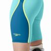 Apresentamos a mais recente evolução da nossa linha o Fato de Banho Competição Mulher Speedo Fastskin LZR Pure Intent 2.0 Iridescente, desenvolvido por nadadores para nadadores. Ainda com camadas duplas compressivas e uma construção ergonómica das costuras projetada para conectar grupos musculares-chave para um maior retorno de energia, a linha Intent 2.0 possui um novo acabamento duradouro repelente à água. Zonas de tecido texturizado visam a redução de arrasto, para que você obtenha o melhor desempenho em seu nado, enquanto a construção de tecido triplo com costuras coladas foi projetada para permitir maior movimento. Este produto foi totalmente aprovado pela FINA.