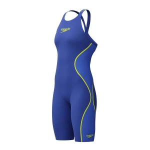 Apresentamos a mais recente evolução da nossa linha o Speedo Fastskin LZR Pure Intent 2.0 Azul Costas Abertas, desenvolvido por nadadores para nadadores. Ainda com camadas duplas compressivas e uma construção ergonómica das costuras projetada para conectar grupos musculares-chave para um maior retorno de energia, a linha Intent 2.0 possui um novo acabamento duradouro repelente à água. Zonas de tecido texturizado visam a redução de arrasto, para que você obtenha o melhor desempenho em seu nado, enquanto a construção de tecido triplo com costuras coladas foi projetada para permitir maior movimento. Este produto foi totalmente aprovado pela FINA.