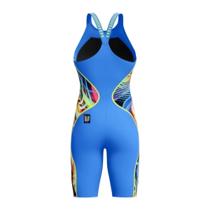 Apresentamos a mais recente evolução da nossa linha o Fato de Banho Competição Mulher Speedo Fastskin LZR Pure Intent 2.0, desenvolvido por nadadores para nadadores. Ainda com camadas duplas compressivas e uma construção ergonómica das costuras projetada para conectar grupos musculares-chave para um maior retorno de energia, a linha Intent 2.0 possui um novo acabamento duradouro repelente à água. Zonas de tecido texturizado visam a redução de arrasto, para que você obtenha o melhor desempenho em seu nado, enquanto a construção de tecido triplo com costuras coladas foi projetada para permitir maior movimento. Este produto foi totalmente aprovado pela FINA.