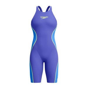 Apresentamos a mais recente evolução da nossa linha o Speedo Fastskin LZR Pure Intent 2.0 Azul Costas Fechadas, desenvolvido por nadadores para nadadores. Ainda com camadas duplas compressivas e uma construção ergonómica das costuras projetada para conectar grupos musculares-chave para um maior retorno de energia, a linha Intent 2.0 possui um novo acabamento duradouro repelente à água. Zonas de tecido texturizado visam a redução de arrasto, para que você obtenha o melhor desempenho em seu nado, enquanto a construção de tecido triplo com costuras coladas foi projetada para permitir maior movimento. Este produto foi totalmente aprovado pela FINA.