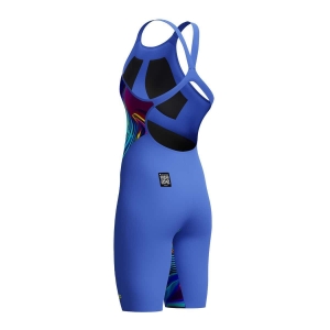 8-1585918465-iii O Fato de Banho Competição Mulher Speedo Fastskin LZR Pure Valor 2.0 apresenta a mais recente evolução, desenvolvido por nadadores para nadadores. Feito de material leve com compressão moderada e construído para suportar uma maior amplitude de movimento. O Fato de Banho Competição Mulher Speedo Fastskin LZR Pure Valor 2.0 inclui uma costura interna compressiva na perna, projetada para um melhor suporte muscular, e possui um novo acabamento repelente à água de longa duração. A dupla camada ao redor dos abdominais oferece maior estabilidade do core, para que obtenha o melhor do seu nado. O design openback oferece liberdade de movimento e pode ser preferido por nadadores com costas arqueadas. Este produto foi totalmente aprovado pela FINA.