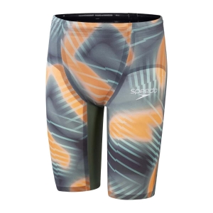O Fato de Banho Competição Homem Speedo Fastskin LZR Pure Valor 2.0 Verde Multi apresenta a mais recente evolução da gama Fastskin LZR Pure Valor, desenvolvido por nadadores para nadadores. Feito de material leve com compressão moderada e construção projetada para suportar uma maior amplitude de movimento. A gama Valor 2.0 inclui uma costura interna compressiva na perna, projetada para um melhor suporte muscular, e possui um novo acabamento repelente à água de longa duração. O jammer de cintura regular oferece maior flexibilidade e pode ser preferido por nadadores de bruços e medley. Este produto foi totalmente aprovado pela FINA.