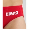 Costas, mariposa, bruços ou crawl, seja qual for o seu estilo de natação, nade no seu melhor com o nosso Fato de Banho Menino Arena Team Swim Brief Solid. Estes calções de banho para rapazes apresentam um design clássico e minimalista, garantindo total liberdade de movimentos na água e um ajuste personalizado graças ao cordão interno. Fabricados com um tecido que contém 50% de fibras recicladas e desenvolvidos para oferecer a máxima resistência ao cloro, são a escolha ideal para os treinos na piscina.