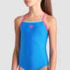 A tua pequena sereia vai adorar o nosso Fato de Banho Menina Arena Light Drop Solid! Feito com um tecido incrivelmente suave, este fato de banho é uma verdadeira bênção para a pele delicada das crianças. Com cores irresistíveis, alças finas em contraste e um adorável recorte nas costas, este modelo é perfeito tanto para a natação recreativa como para as aulas de natação.