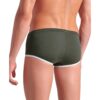 Apresentamos a Sunga de Banho Homem Arena One Biglogo para homem, uma combinação perfeita de design inovador e elegância desportiva. Fabricado a partir de uma única peça de tecido, este fato de banho conta com apenas uma costura na parte de trás, reduzindo o arrasto e aumentando o conforto. Os detalhes contrastantes e o logótipo ousado conferem um toque desportivo marcante a este modelo distinto. Ideal para natação intensiva e treinos competitivos.