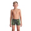 O Fato de Banho Menino Arena Poseidonia Short foi concebido para jovens nadadores que procuram uma opção estilosa e funcional para a piscina. Com um padrão subtil e moderno, estes swim shorts apresentam uma estética escura e discreta, perfeita tanto para treinos como para momentos de lazer.