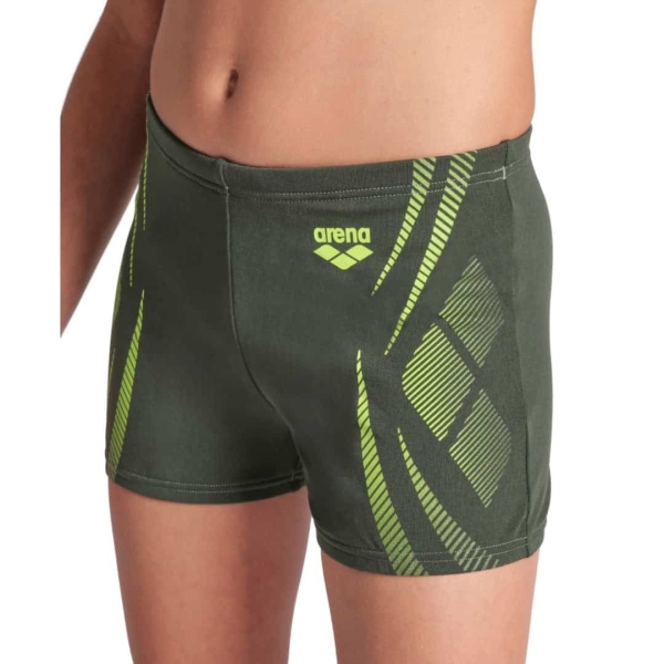 009008-306 iii O Fato de Banho Menino Arena Poseidonia Short foi concebido para jovens nadadores que procuram uma opção estilosa e funcional para a piscina. Com um padrão subtil e moderno, estes swim shorts apresentam uma estética escura e discreta, perfeita tanto para treinos como para momentos de lazer.