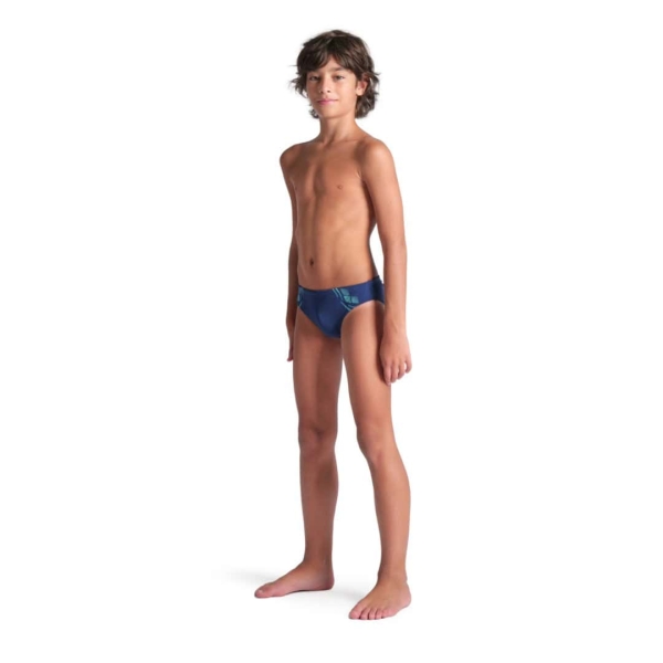 009009-708 ii O Fato de Banho Menino Arena Poseidonia Briefs para rapazes, da linha arena Performance, são a escolha perfeita para nadadores competitivos e regulares que treinam frequentemente na piscina. Com um design elegante e resistente ao cloro, garantem desempenho e durabilidade.