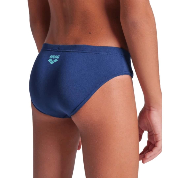 009009-708 iv O Fato de Banho Menino Arena Poseidonia Briefs para rapazes, da linha arena Performance, são a escolha perfeita para nadadores competitivos e regulares que treinam frequentemente na piscina. Com um design elegante e resistente ao cloro, garantem desempenho e durabilidade.