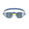 A Speedo apresenta os novos Óculos de Natação Fastskin Hyper Elite Espelhado Cobalto - Prata. Desenvolvidos em estreita colaboração com alguns dos melhores atletas do mundo e aprovados pela World Aquatics, estes óculos de natação foram criados para inspirar desempenhos vencedores em dia de prova.