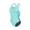 O Fato de Banho Mulher Arena Team Swim Pro Água é um fato de banho de treino resistente ao cloro, confortável e durável, ideal para natação frequente.