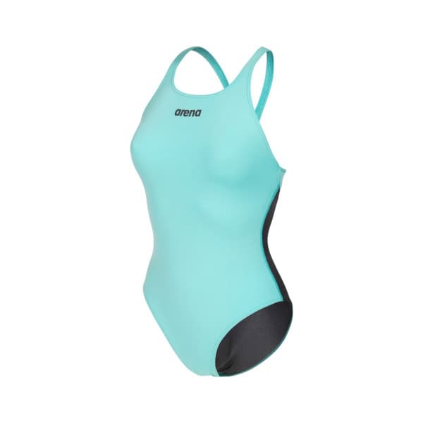 O Fato de Banho Mulher Arena Team Swim Pro Água é um fato de banho de treino resistente ao cloro, confortável e durável, ideal para natação frequente.