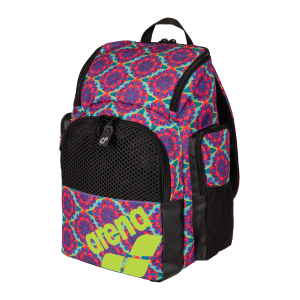 A Mochila Arena One Go 35 Floral combina design urbano, ventilação Aquabreathe e organização inteligente para treino, piscina e viagens.