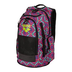 O melhor companheiro para diversas actividades desportivas! A Mochila Arena All Set 45 Floral, grande e versátil oferece um espaço de arrumação ideal. Equipada com tecnologia Aquabreathe, o novo sistema de gestão de humidade da Arena, que controla a humidade de forma optimizada.
