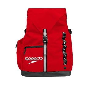 A Mochila Speedo 45L Pro Vermelho oferece grande capacidade, base resistente à água e bolsa removível para separar equipamento molhado e seco.